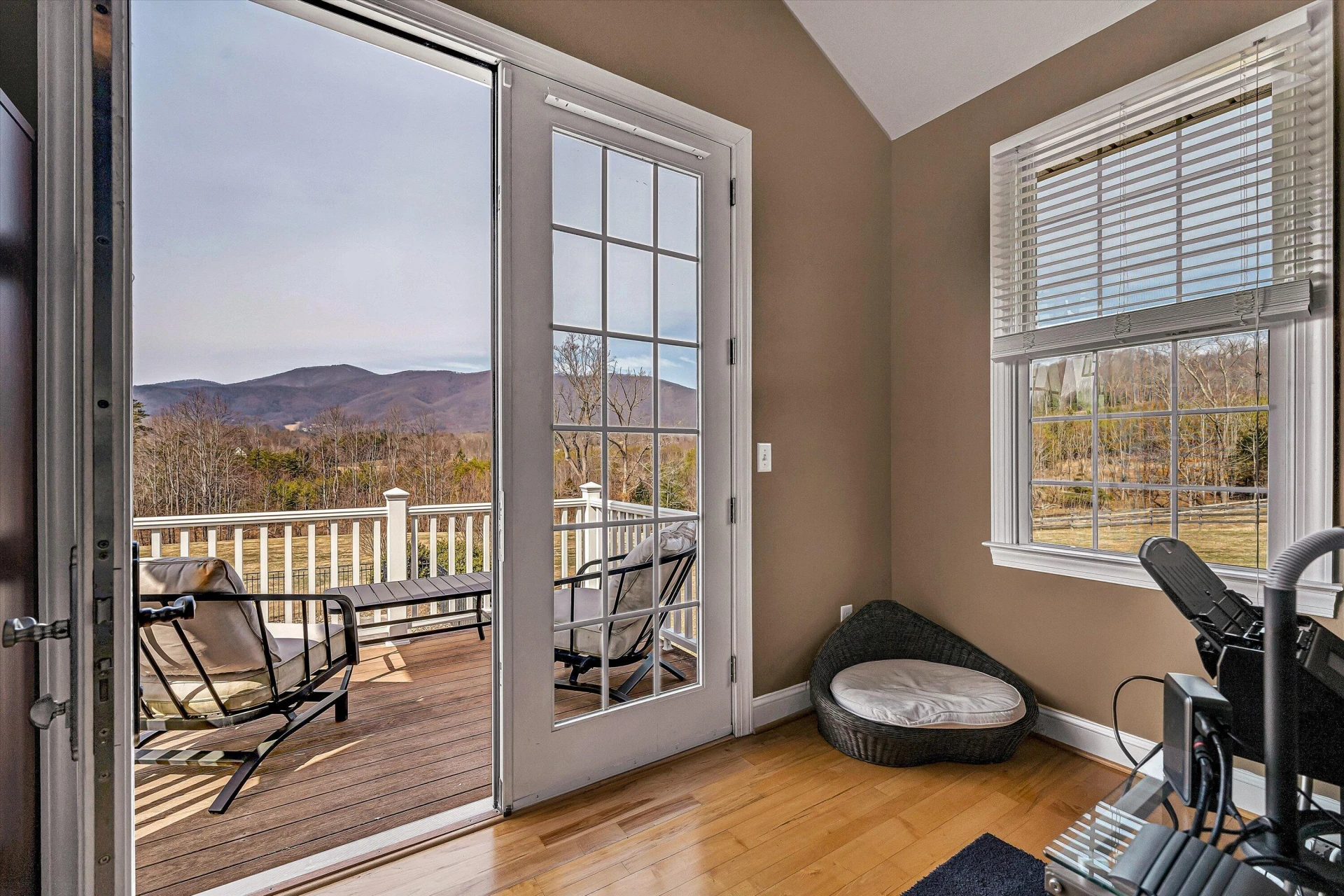 323 DEERBERRY LN - Photo 31