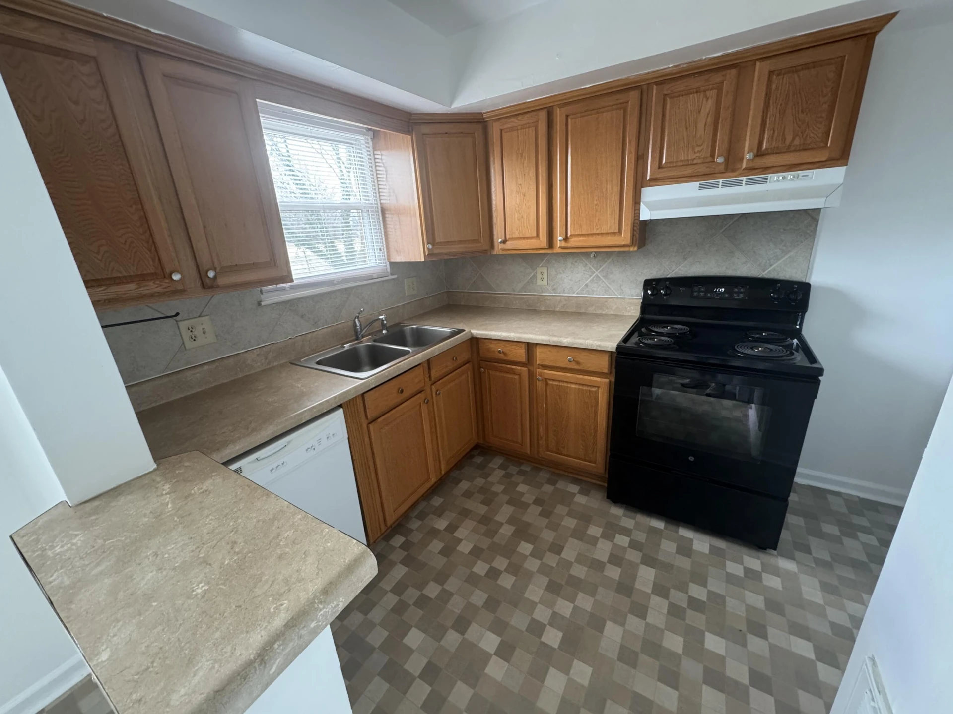 137 Princeton CIR NE - Photo 13