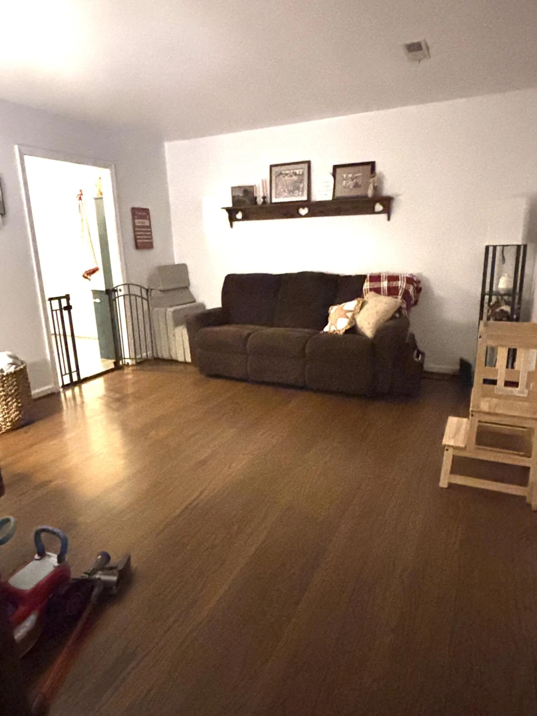 137 Princeton CIR NE - Photo 2