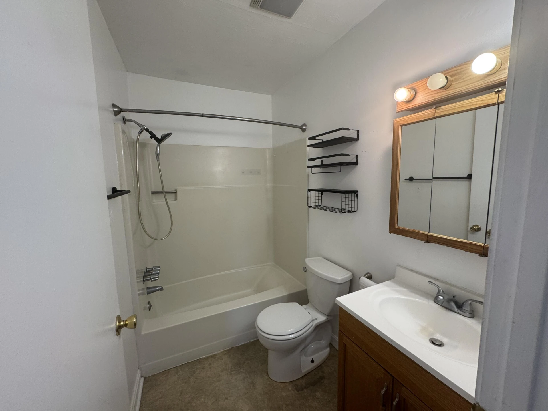 137 Princeton CIR NE - Photo 23