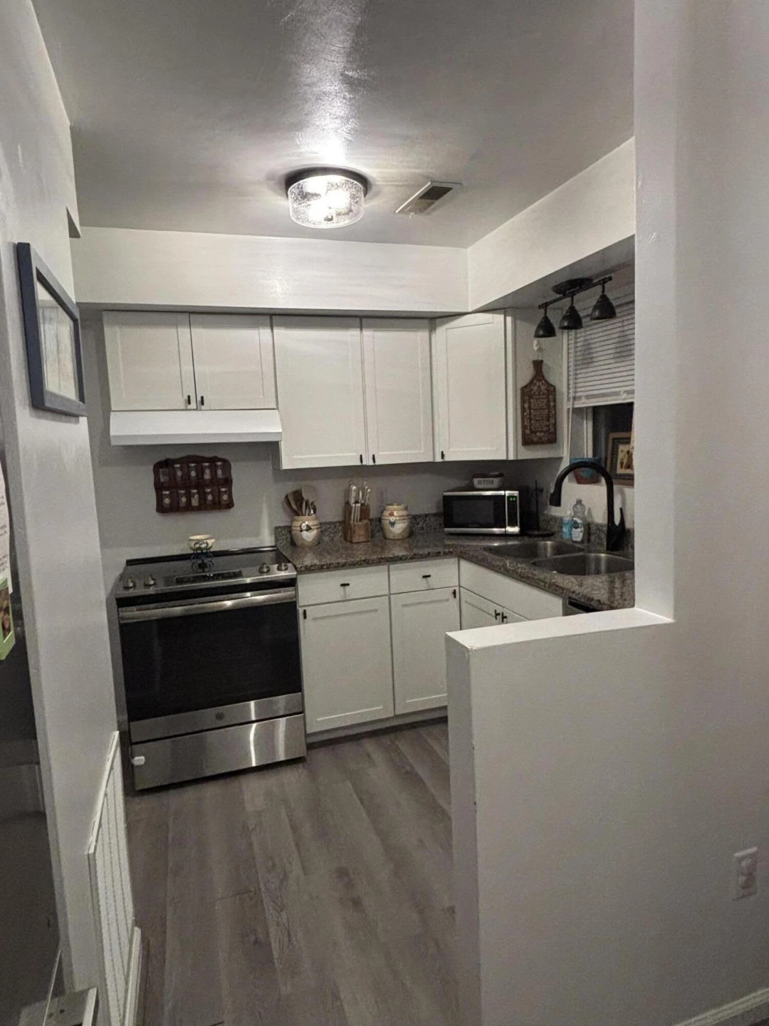 137 Princeton CIR NE - Photo 3