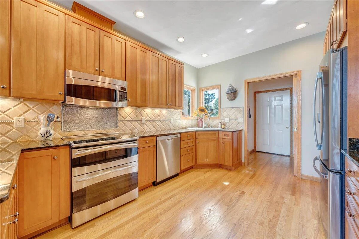 451 Sourwood DR - Photo 24