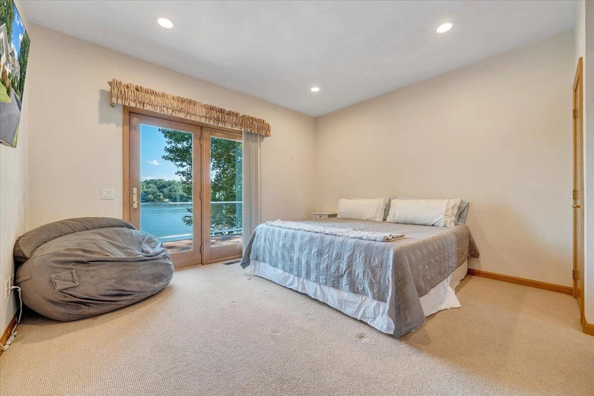 451 Sourwood DR - Photo 32