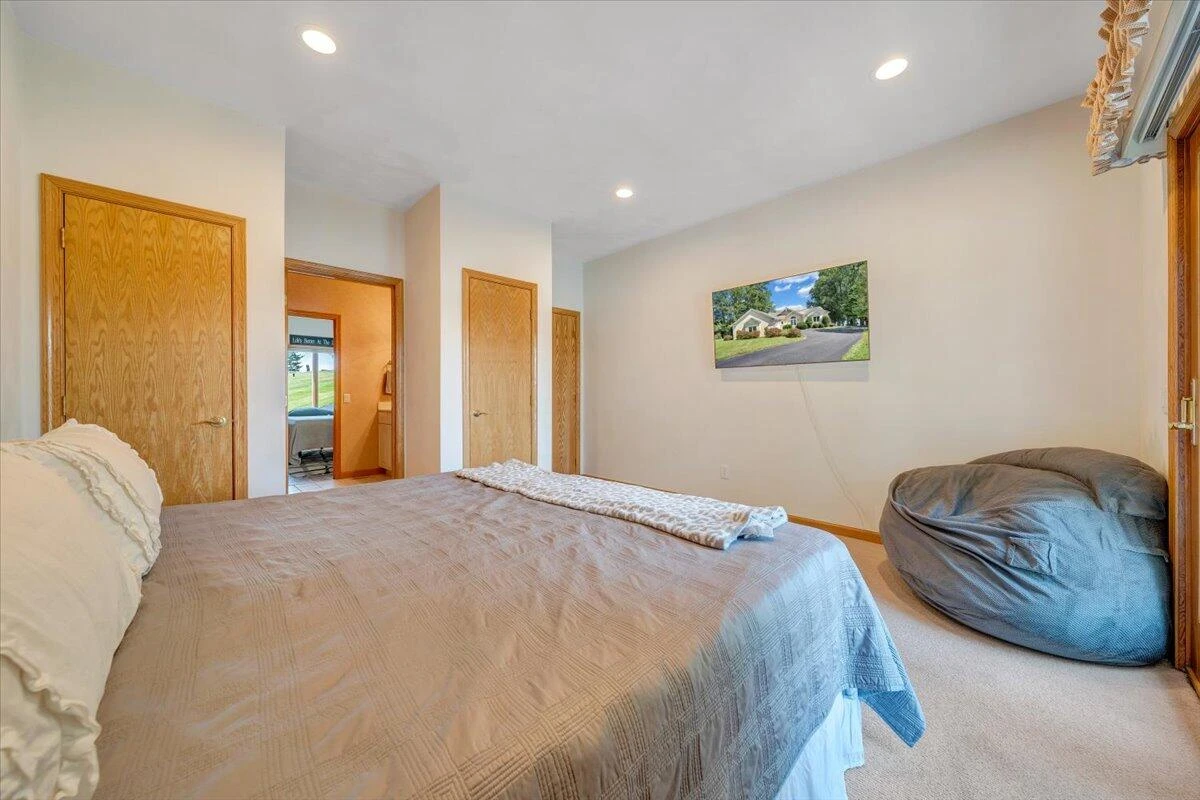 451 Sourwood DR - Photo 33
