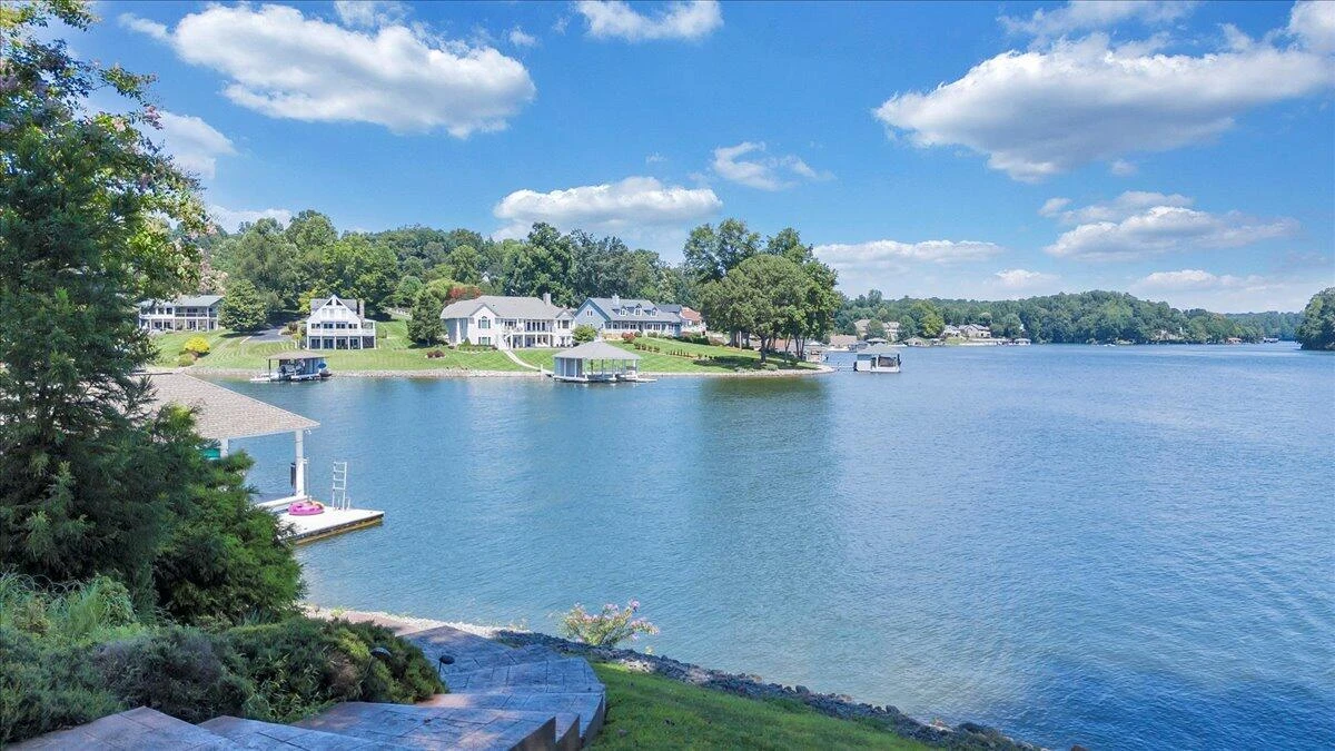 451 Sourwood DR - Photo 6