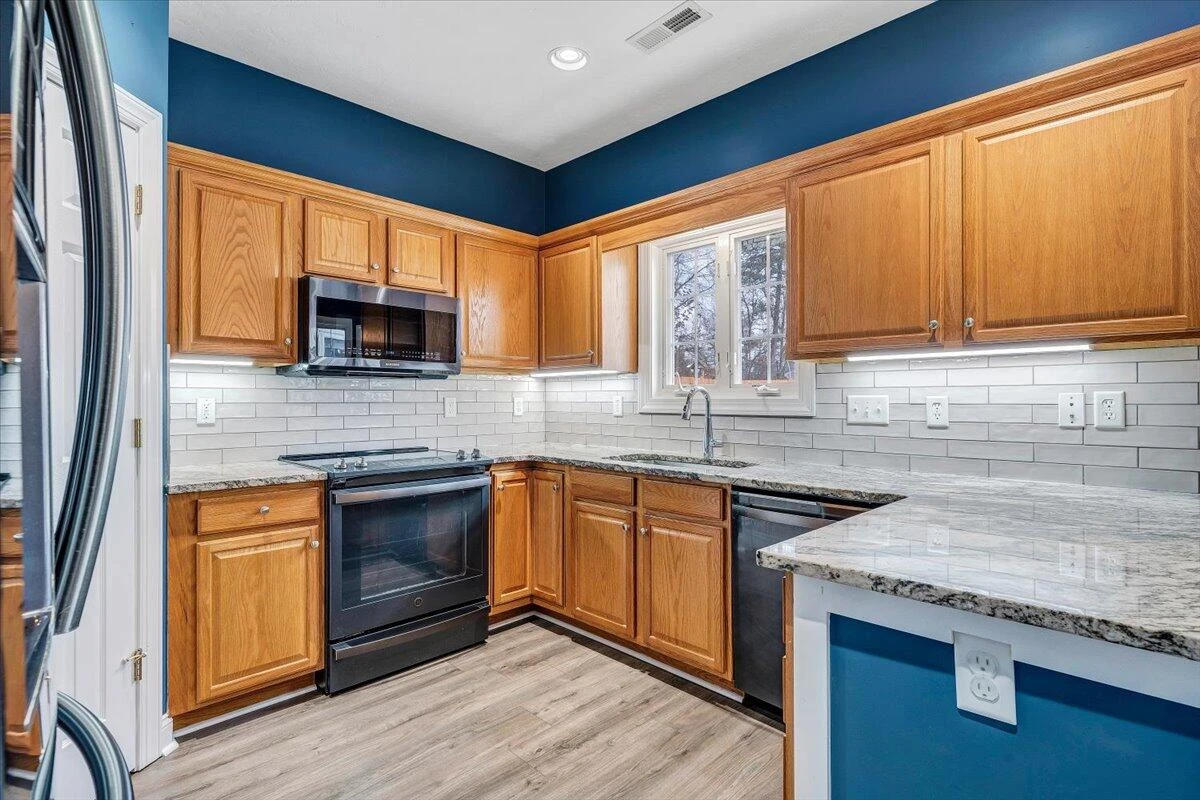 712 Doyle ST - Photo 28