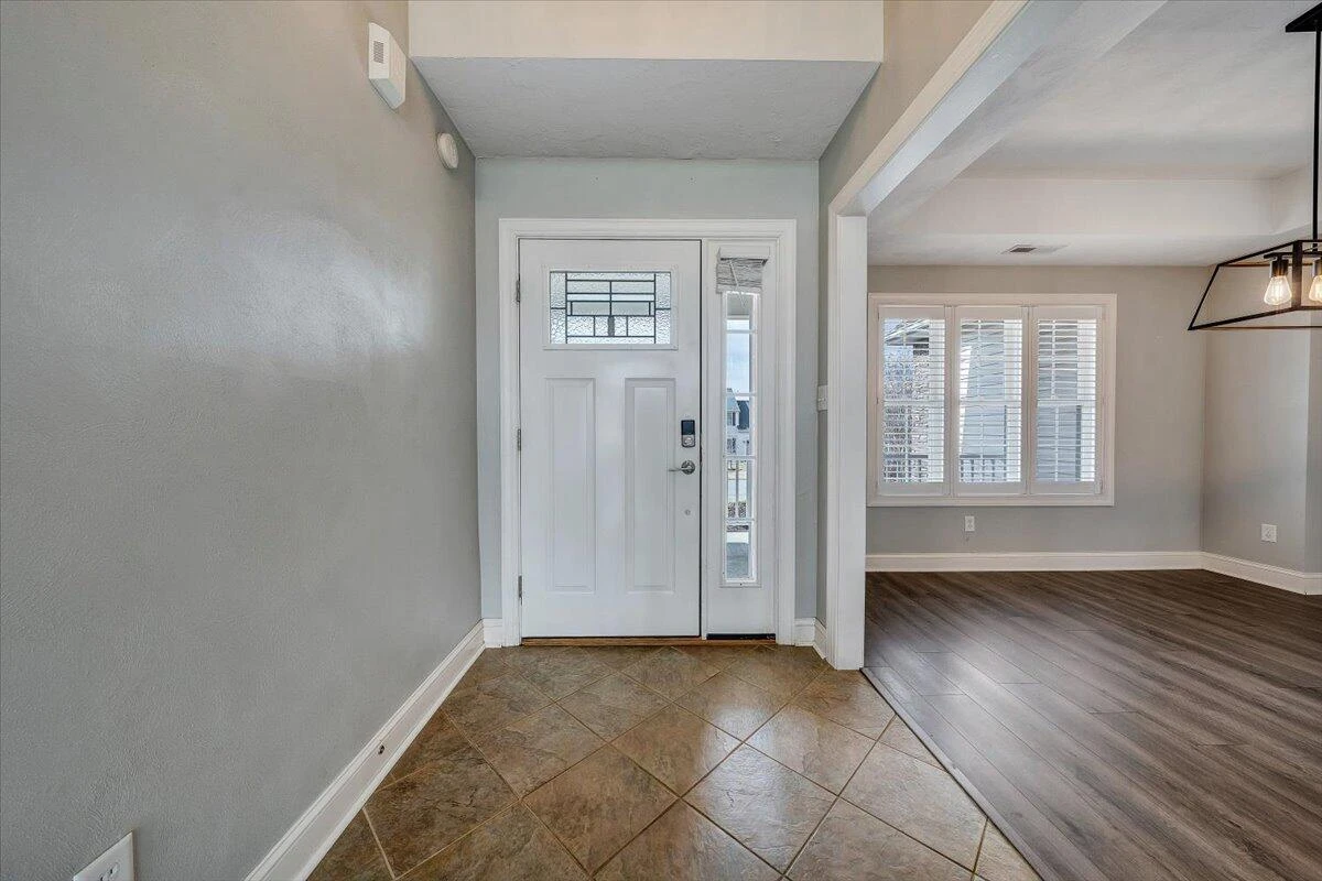 712 Doyle ST - Photo 9