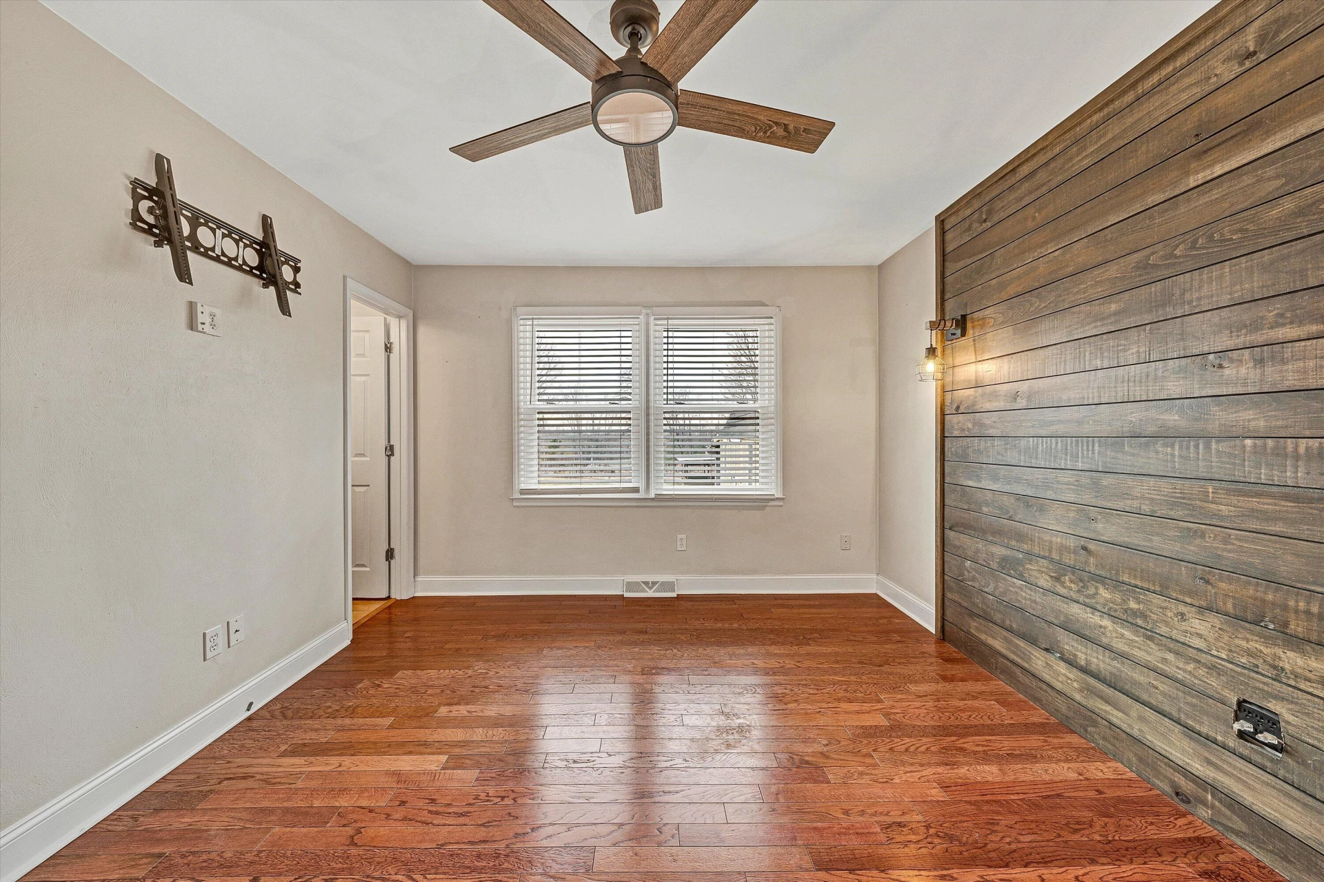 5050 Stewartsville RD - Photo 21