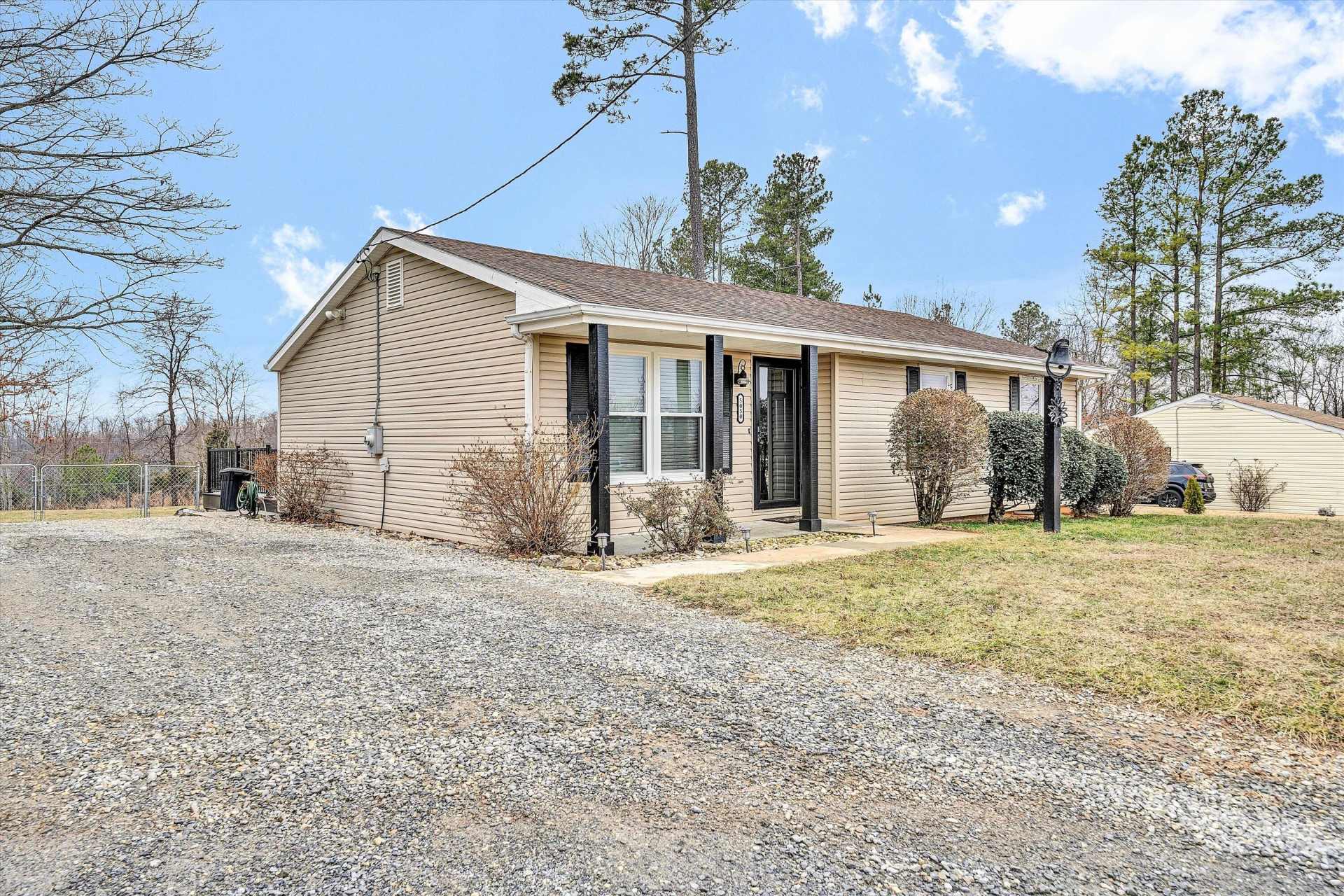 5050 Stewartsville RD - Photo 4