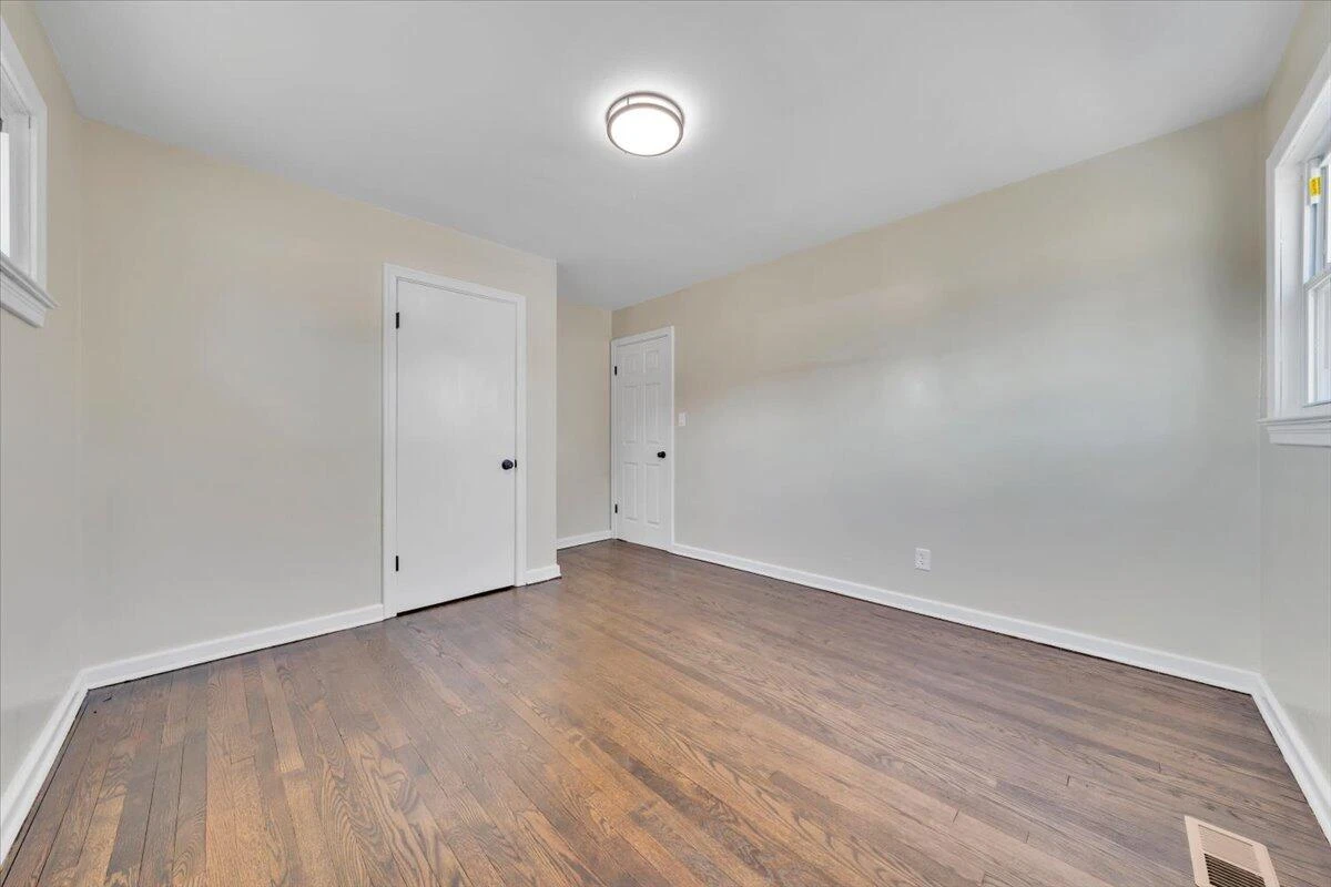 2410 Avalon AVE NW - Photo 22