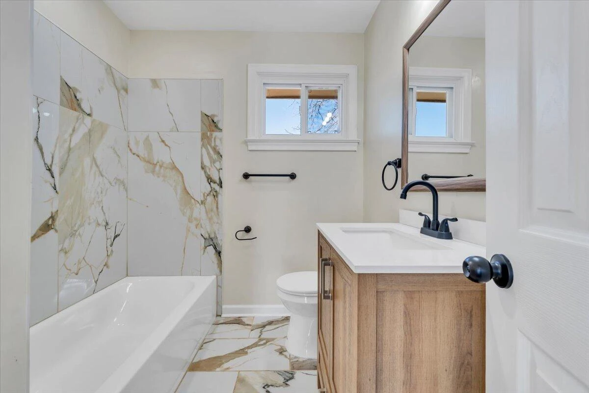 2410 Avalon AVE NW - Photo 23