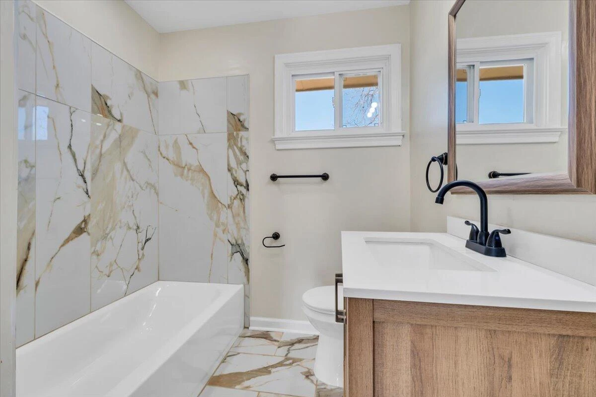 2410 Avalon AVE NW - Photo 24