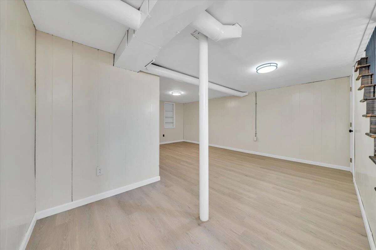 2410 Avalon AVE NW - Photo 26