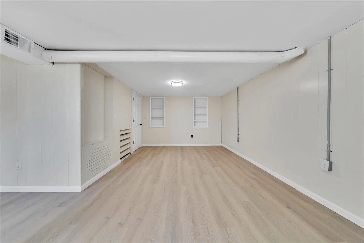2410 Avalon AVE NW - Photo 27