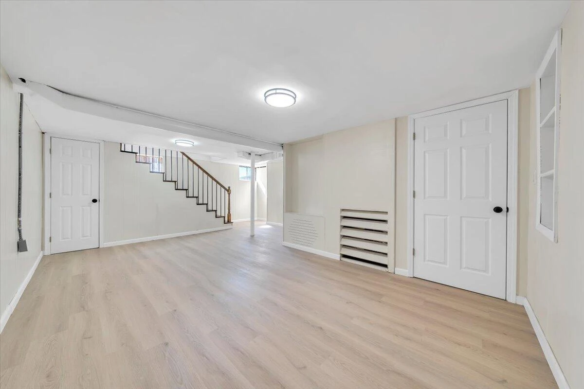 2410 Avalon AVE NW - Photo 29