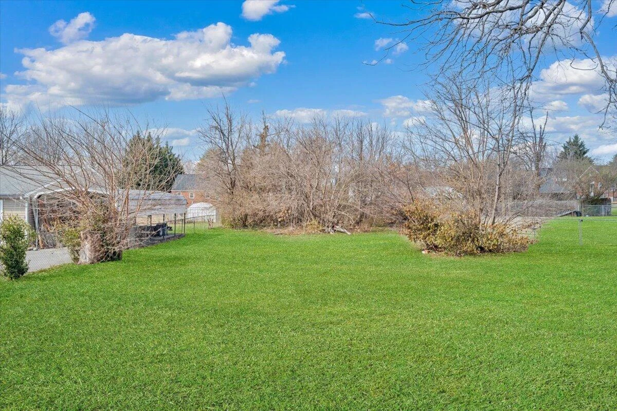 2410 Avalon AVE NW - Photo 32