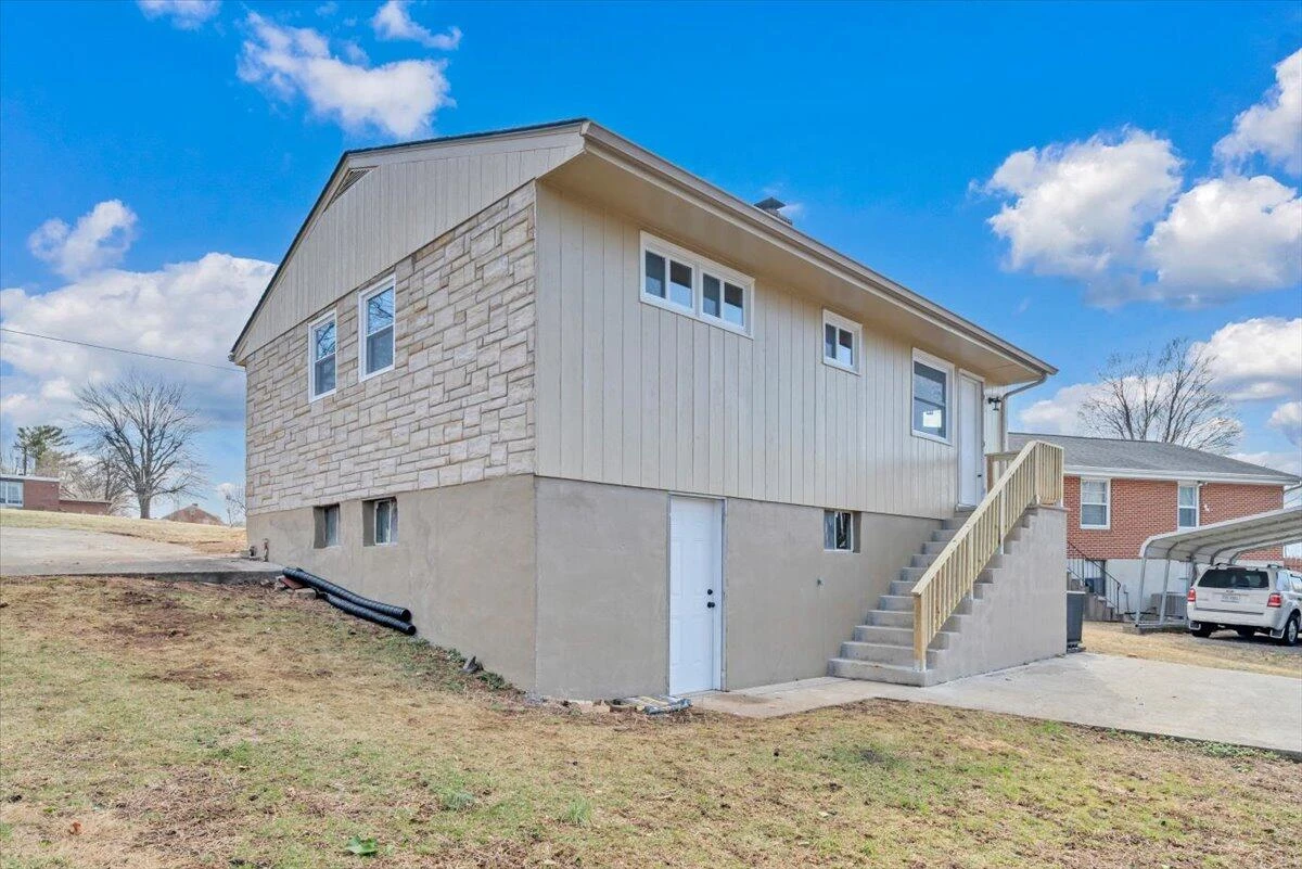 2410 Avalon AVE NW - Photo 34