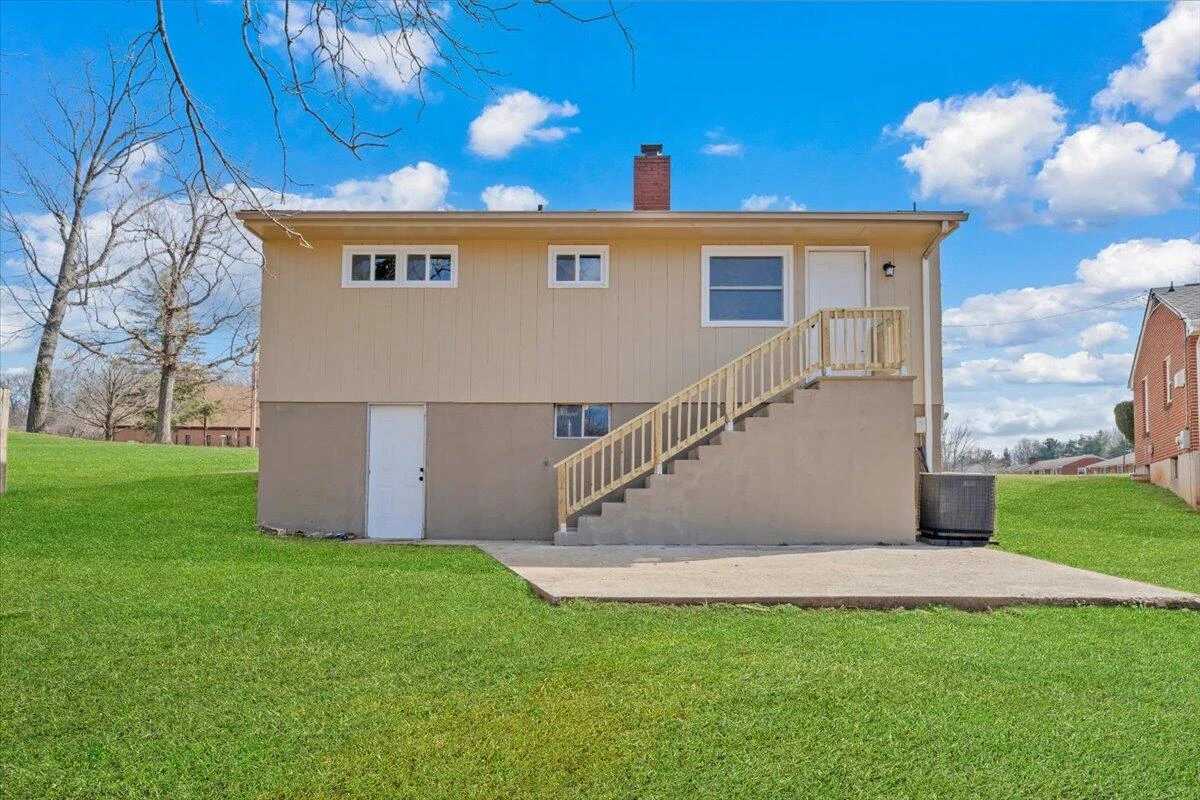 2410 Avalon AVE NW - Photo 36