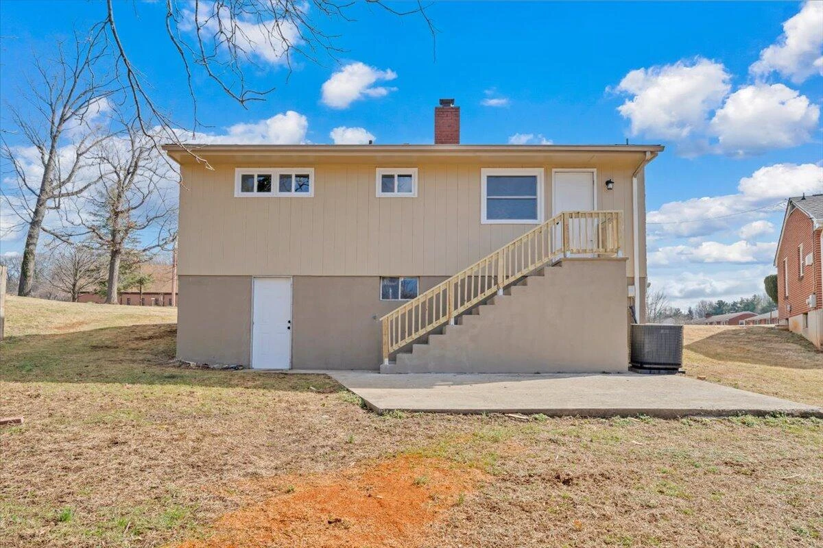 2410 Avalon AVE NW - Photo 37