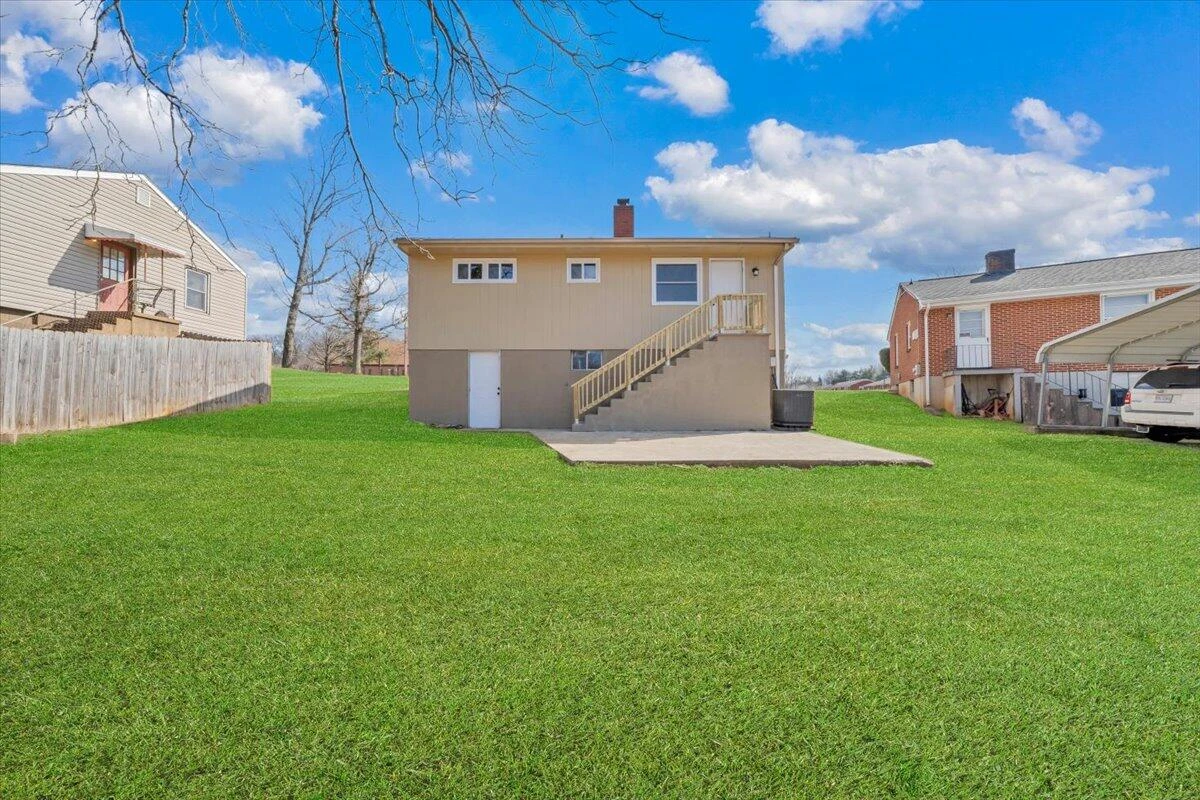 2410 Avalon AVE NW - Photo 38