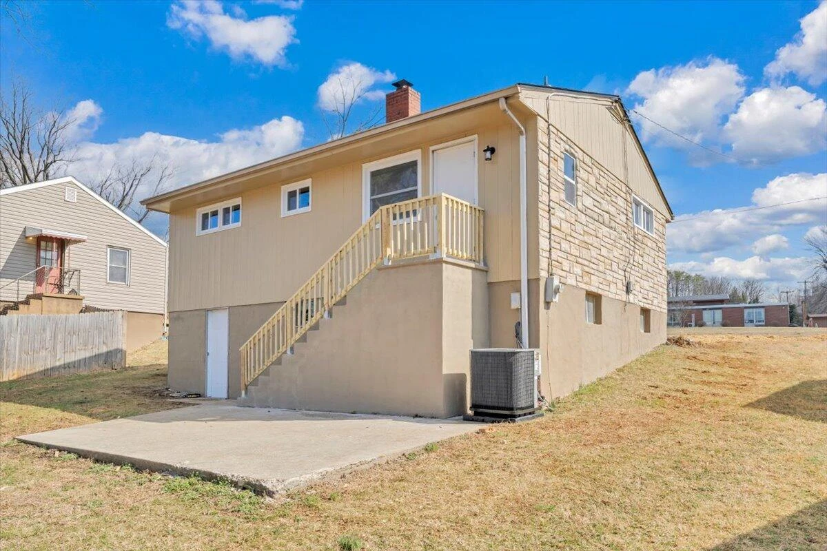2410 Avalon AVE NW - Photo 40