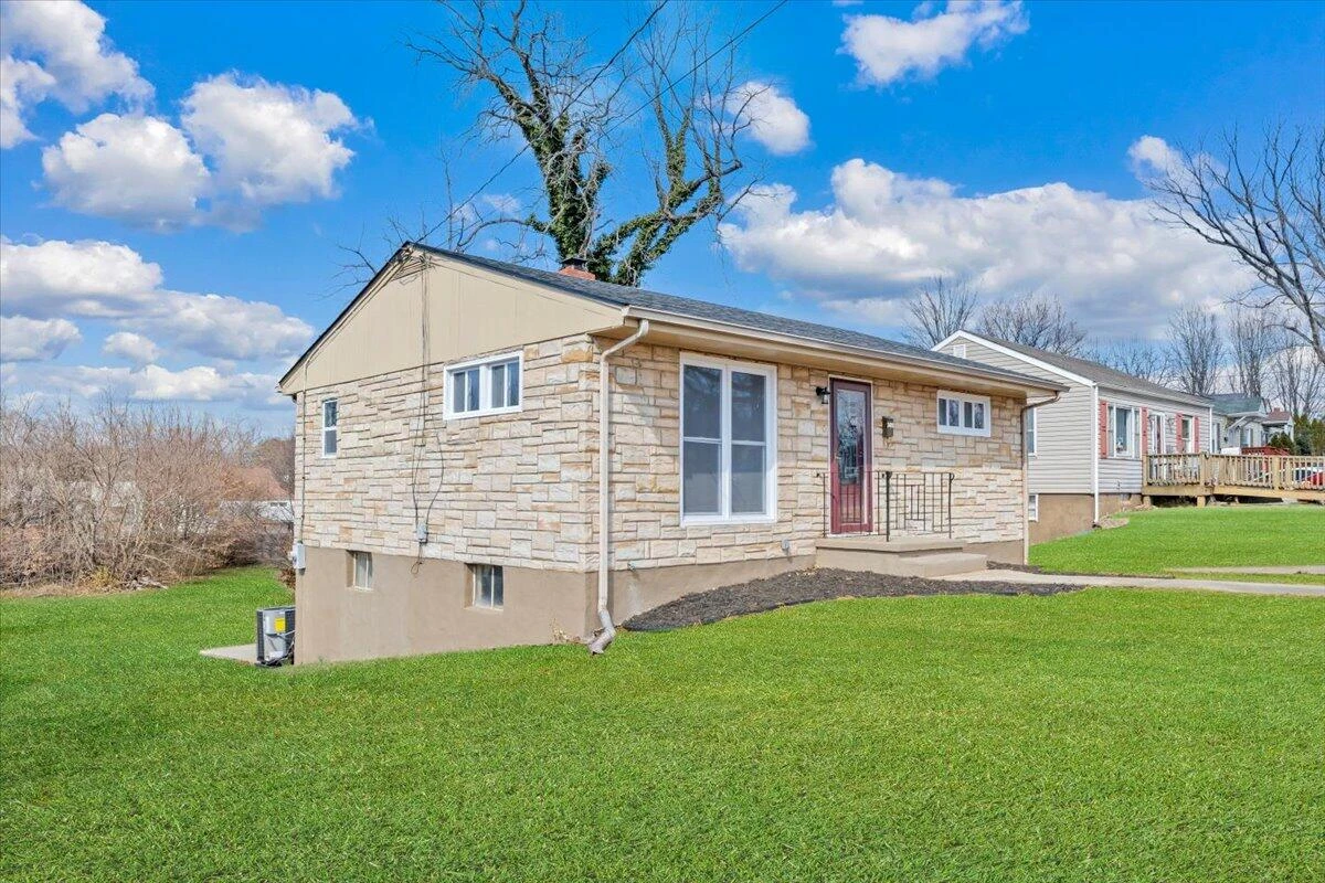 2410 Avalon AVE NW - Photo 41