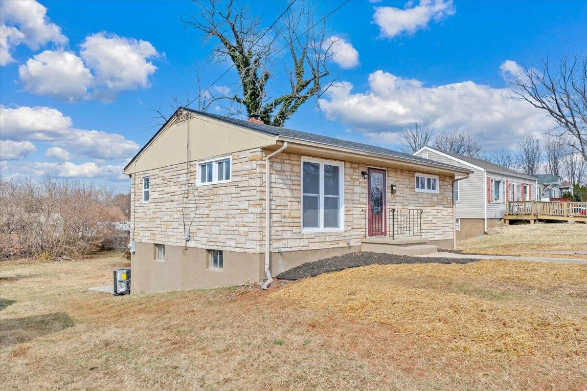 2410 Avalon AVE NW - Photo 42