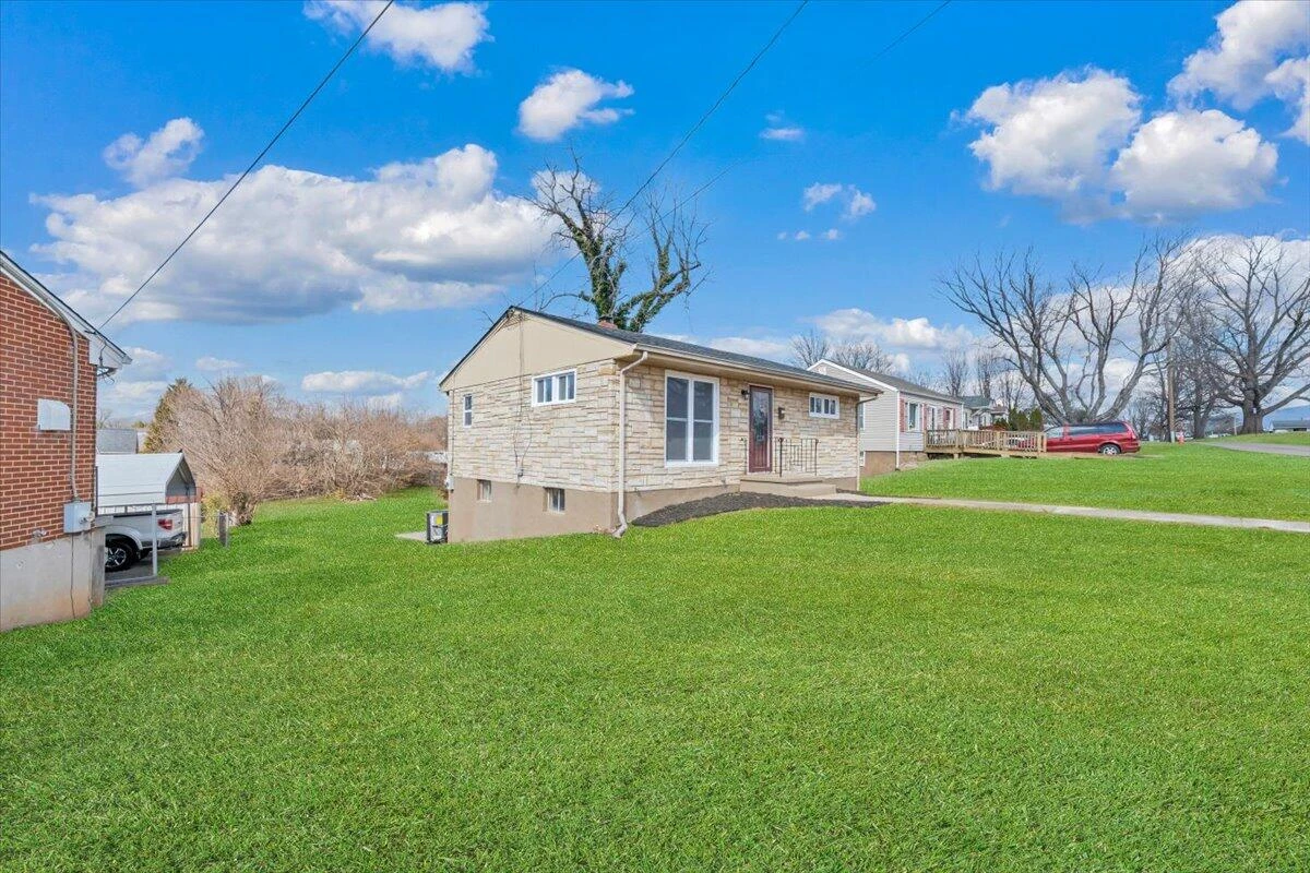 2410 Avalon AVE NW - Photo 43