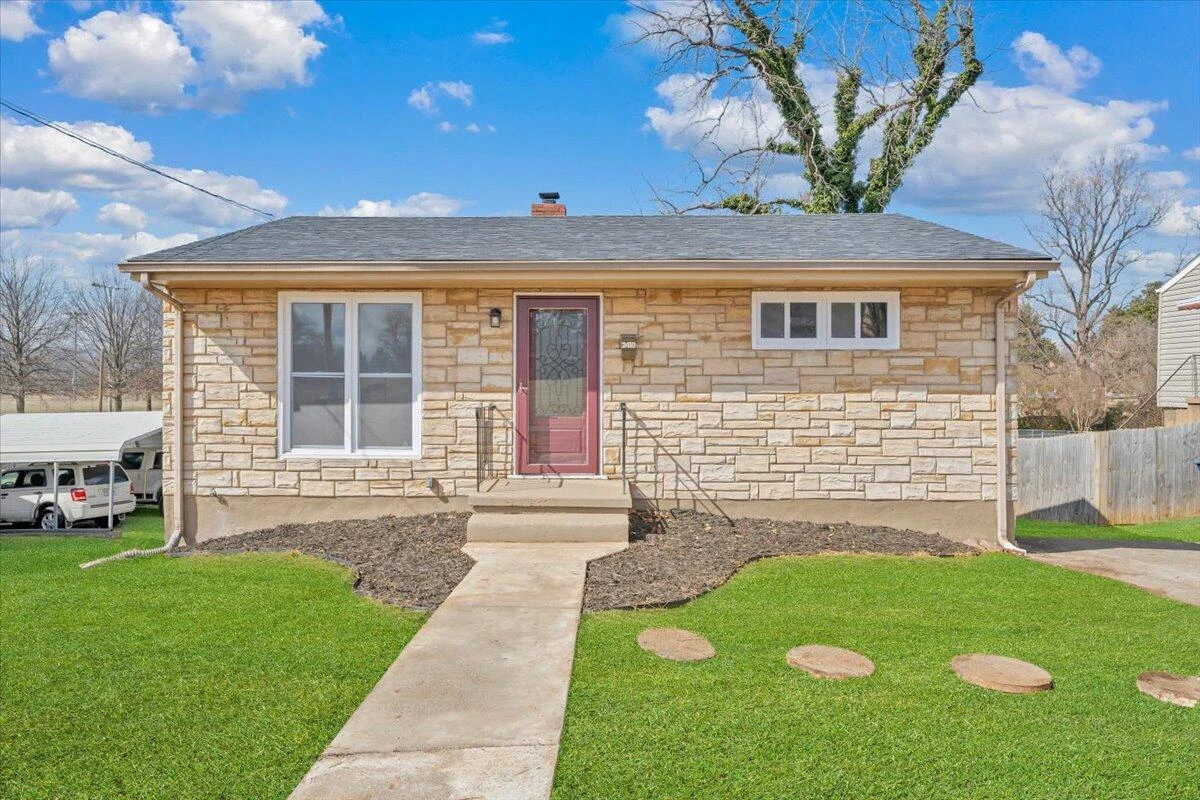 2410 Avalon AVE NW - Photo 44