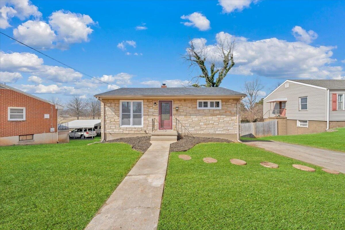 2410 Avalon AVE NW - Photo 46