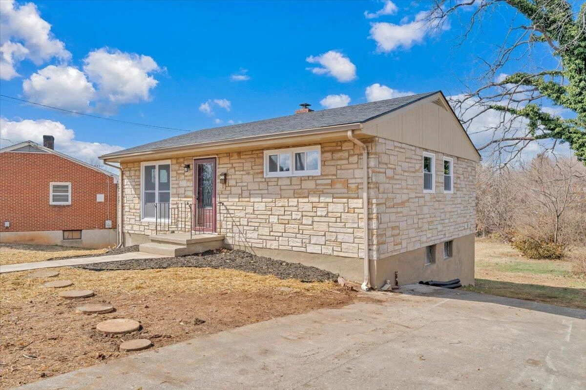 2410 Avalon AVE NW - Photo 47