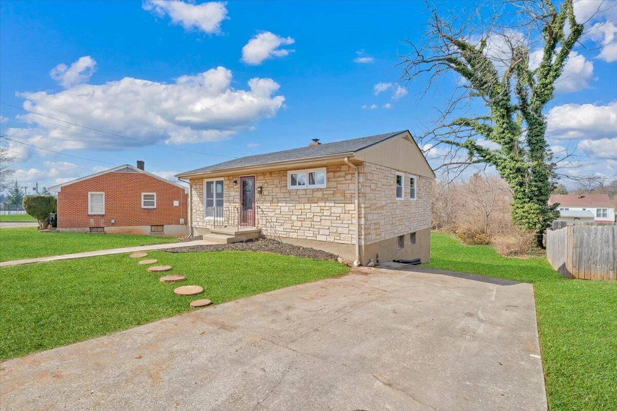 2410 Avalon AVE NW - Photo 48