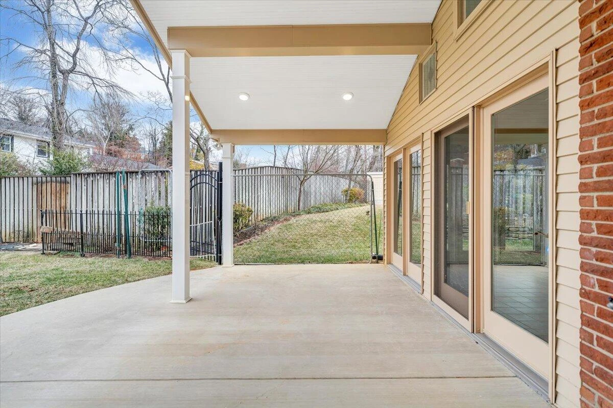 2612 Beverly BLVD SW - Photo 13