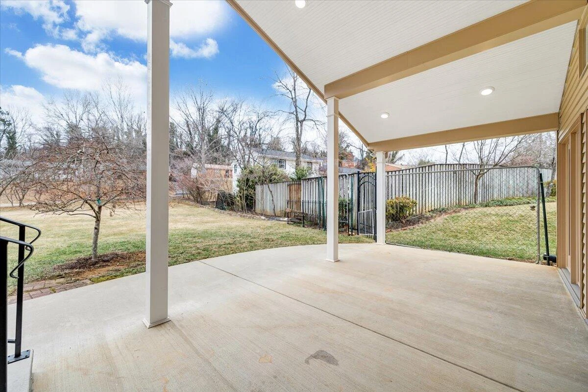 2612 Beverly BLVD SW - Photo 14