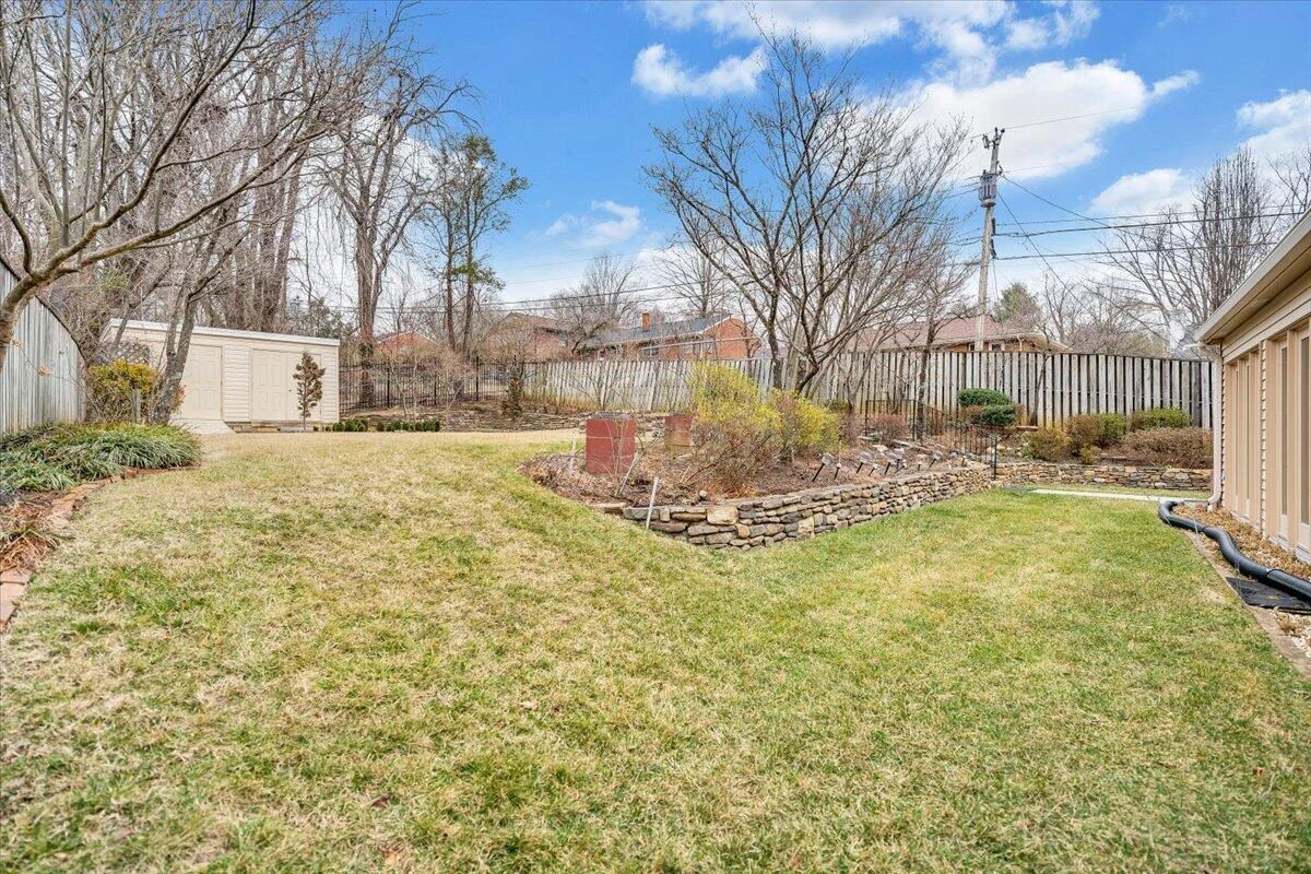 2612 Beverly BLVD SW - Photo 16