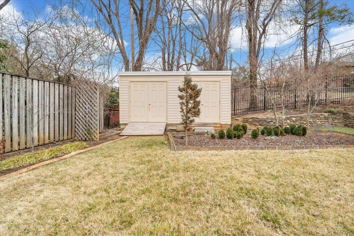 2612 Beverly BLVD SW - Photo 24