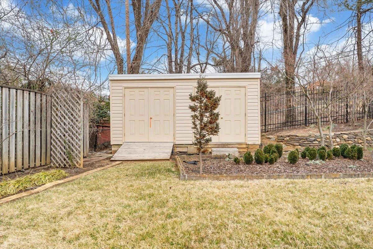 2612 Beverly BLVD SW - Photo 25