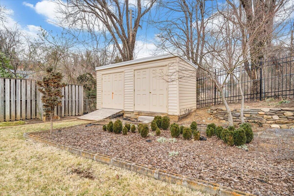 2612 Beverly BLVD SW - Photo 26