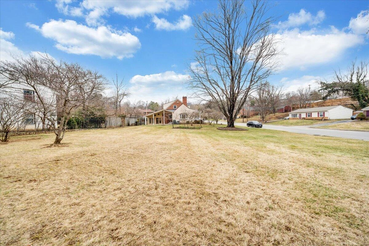2612 Beverly BLVD SW - Photo 33