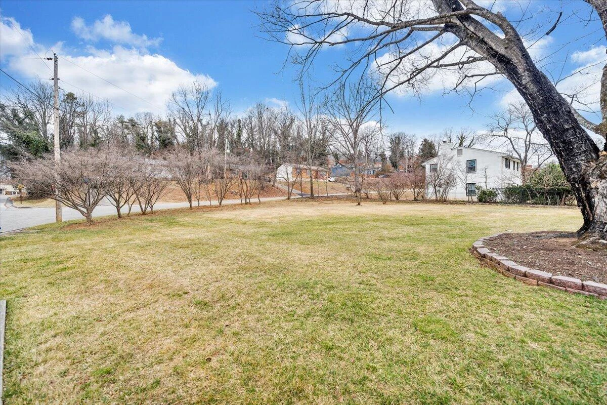 2612 Beverly BLVD SW - Photo 34