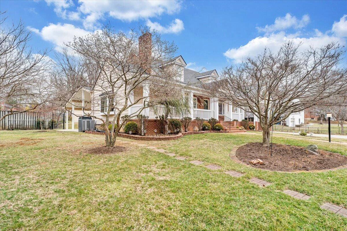 2612 Beverly BLVD SW - Photo 7