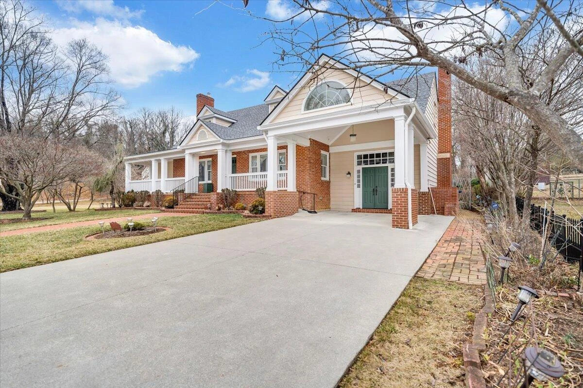 2612 Beverly BLVD SW - Photo 8