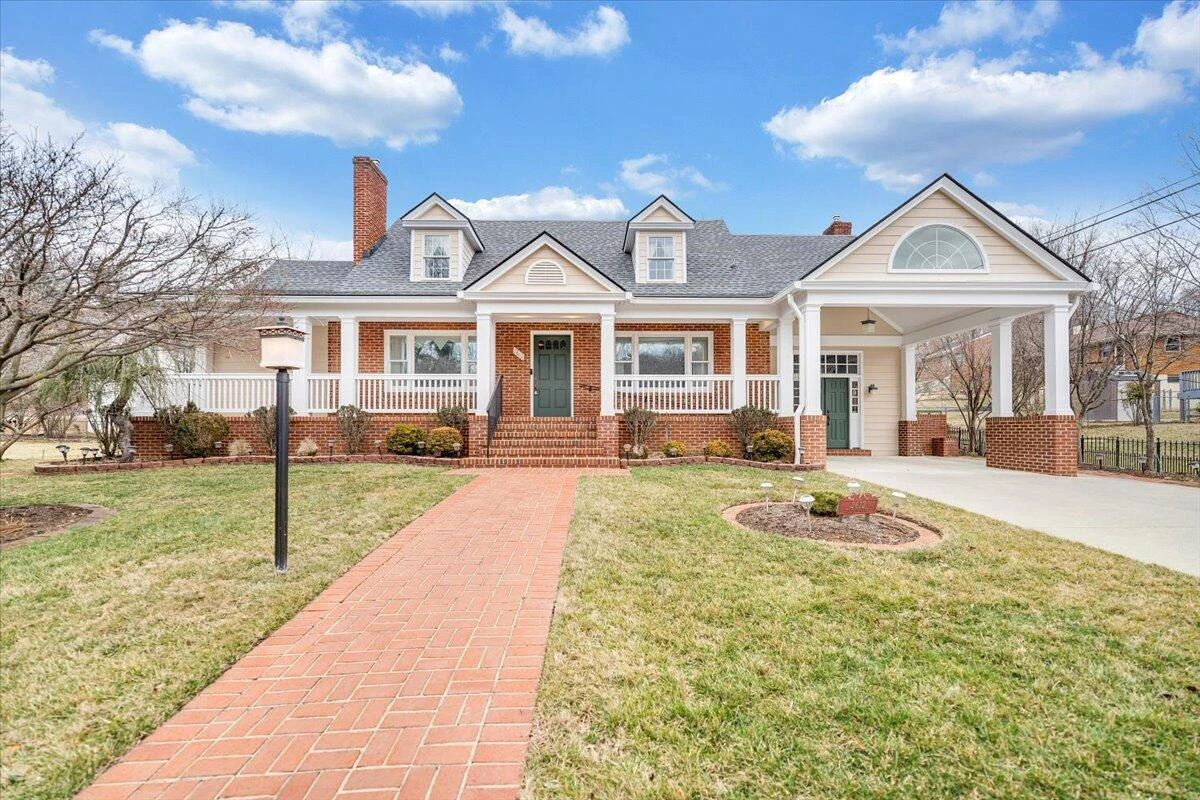 2612 Beverly BLVD SW - Photo 9