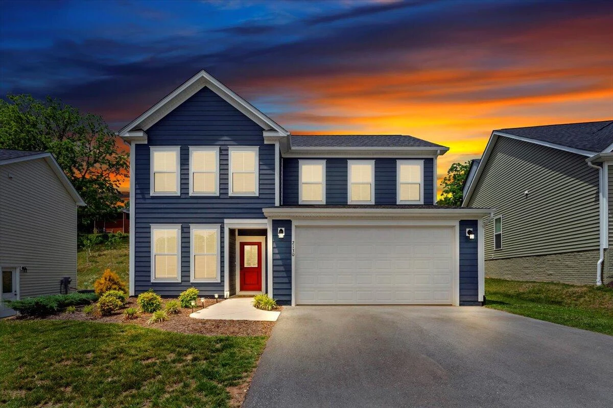 2130 Kings Walk DR NE