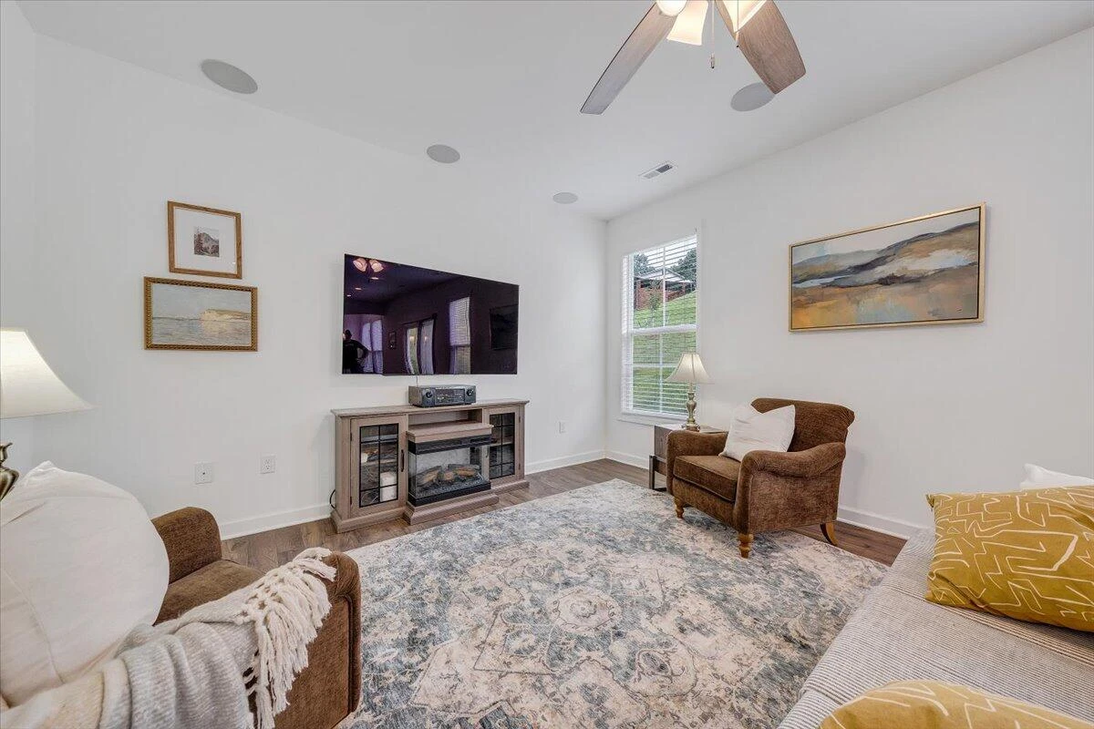 2130 Kings Walk DR NE - Photo 11