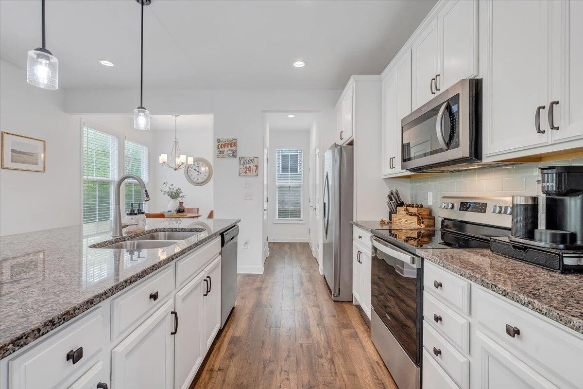 2130 Kings Walk DR NE - Photo 16