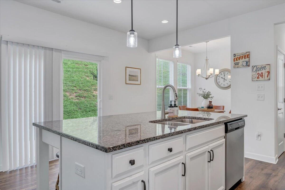 2130 Kings Walk DR NE - Photo 18