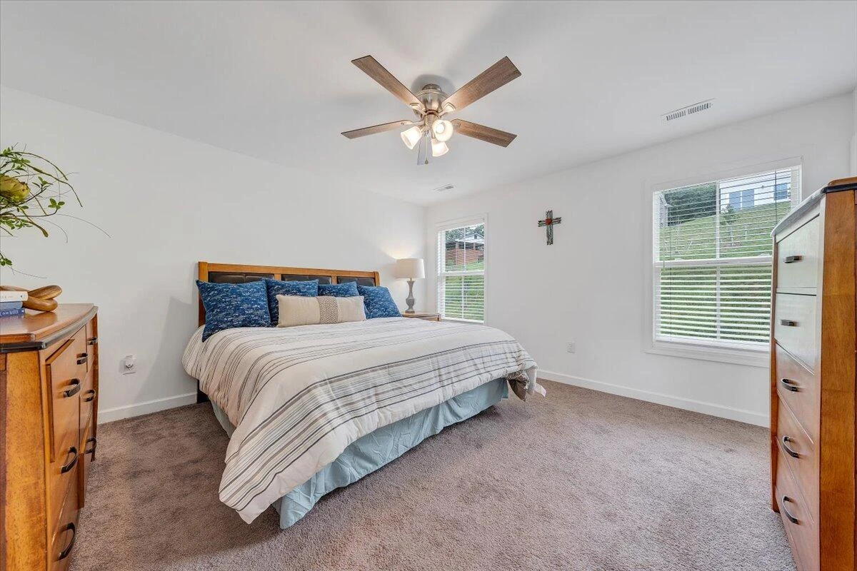 2130 Kings Walk DR NE - Photo 27