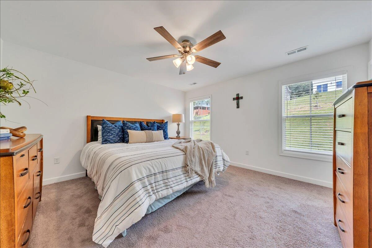 2130 Kings Walk DR NE - Photo 28