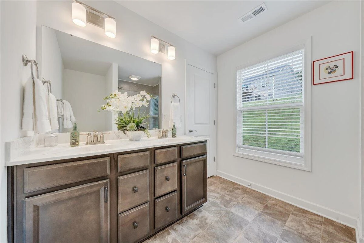 2130 Kings Walk DR NE - Photo 32